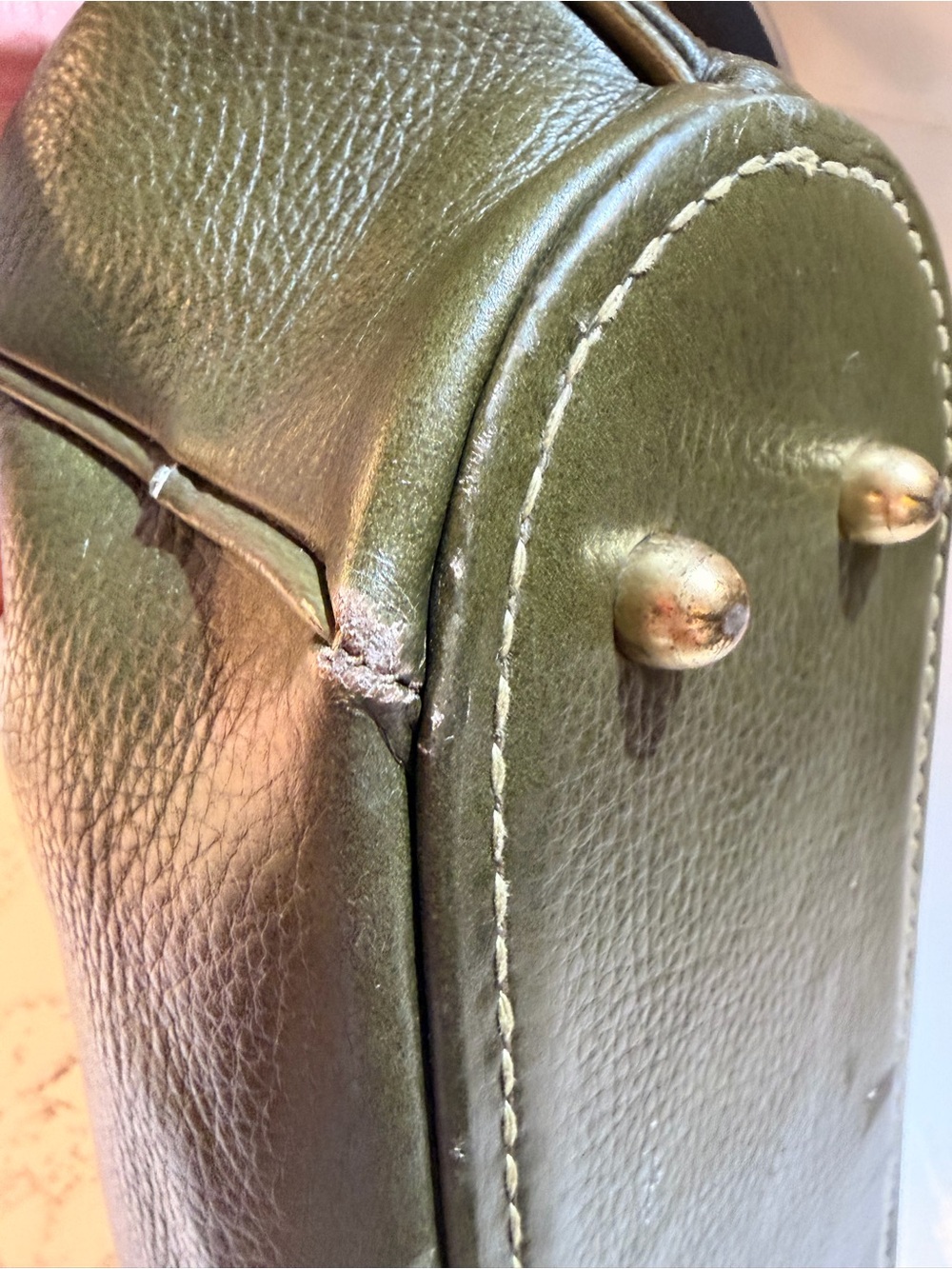 Vintage 1960s Olive Green Pebbled Leather Handbag | Gold Hardware - Picture 10 of 11